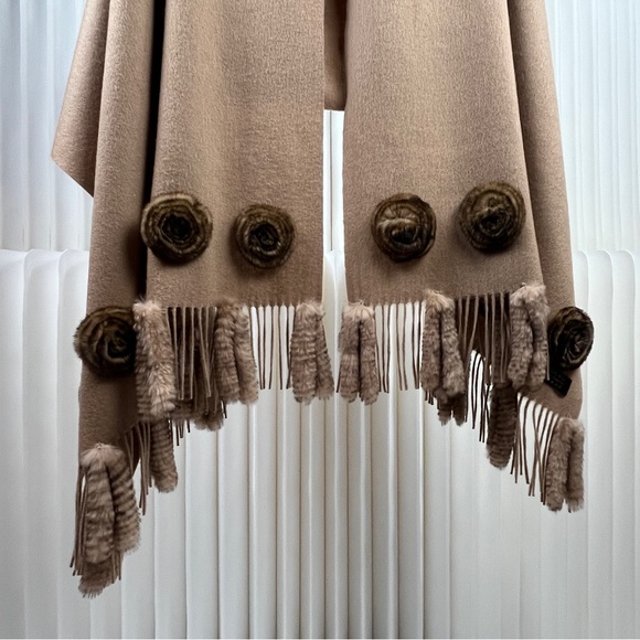 Elegant Tan Scarf with Fur Accents - Picture 8 of 16